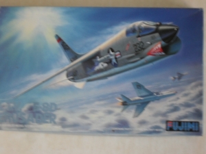 FUJIMI 1/72 P-7 F-8D CRUSADER